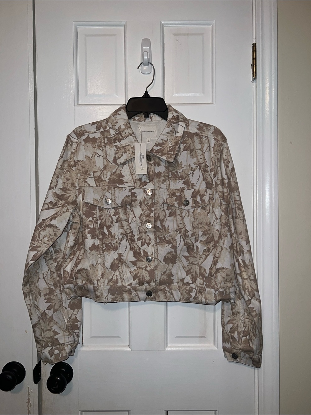 Cropped Camo Leaf-Print Jean Jacket in Light Brown and Cream